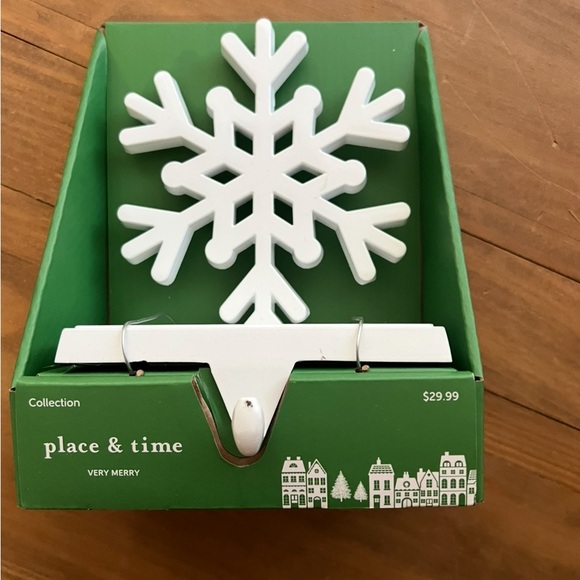 Place & Time White Snowflake Stocking Holder - Picture 1 of 3